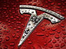 Электромобили Tesla будут парковаться без водителя за рулем