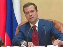 Медведев призвал полностью "зачистить" банки от госслужащих