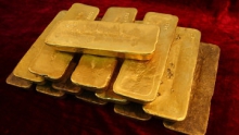 Золото дорожает после снижения цены накануне