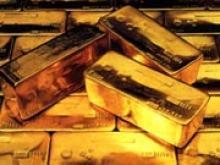 Цена золота опустилась ниже 1560 долл./унция впервые с декабря 2011 г.