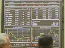 Российские биржевые индексы в понедельник продолжают уверенно падать