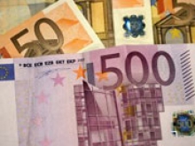 Евро может показать максимальное квартальное падение к доллару в истории
