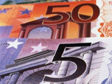 Курс евро к доллару США завершил I квартал рекордным падением, растет в среду