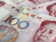Курс юаня по отношению к доллару второй день подряд устанавливается на максимальной отметке