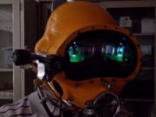 В США создали водолазный шлем со встроенными дисплеями