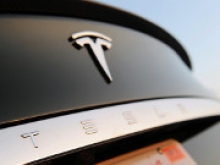 Робомобиль Tesla на автопилоте попала в аварию в Китае