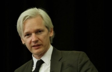 "Друзья WikiLeaks" позвали Ассанжа в Россию