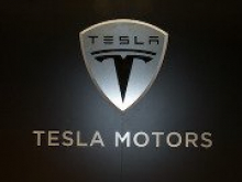 Tesla отзывает 135 000 электромобилей