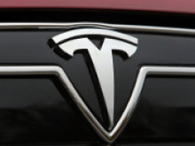 Илон Маск объявил о переносе поставок Tesla Roadster