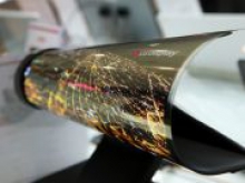 LG Display создала гибкий 18-дюймовый OLED-дисплей, который можно свернуть в трубочку