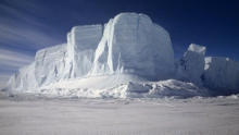 Ученые обнаружили вулкан на глубине в километр под льдами Антарктиды