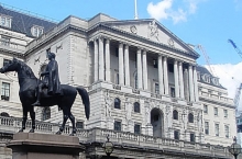 Банку Англии может потребоваться увеличить выкуп активов на 100 млрд фунтов