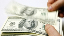 Доллар дорожает к корзине мировых валют на статданных из КНР