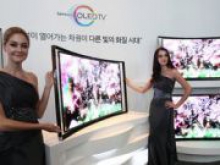 Samsung выпускает изогнутый 3D-телевизор