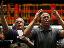 Фондовые торги в Европе открылись значительным снижением котировок, индекс Афинской биржи теряет бол