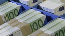 Евро дорожает к доллару после размещения гособлигаций Испании