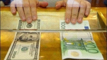 Евро дорожает к доллару в ожидании обсуждения ситуации в еврозоне представителями G7