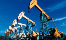 Нефть выросла на заявлениях ФРС о продолжении стимулирования экономики