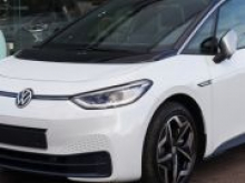 Volkswagen удешевил свой первый серийный электромобиль