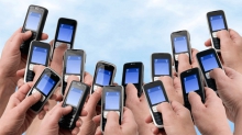 Общемировой доход мобильных операторов составил $52 млрд