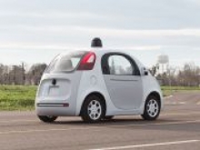 Робоавтомобиль Google научился ездить «по-человечески»