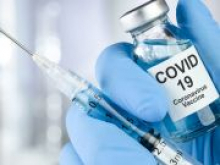 В Польше для ускорения вакцинации меняют программу прививок
