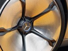 Mercedes покажет конкурента Tesla Model X осенью