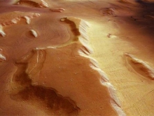 Многочисленные ледники на Марсе нашли под толстым слоем пыли