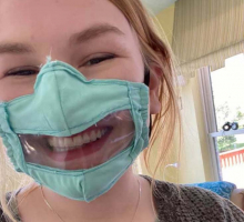 21-летняя студентка из США делает медицинские маски для глухих и слабослышащих