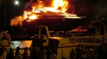 Роскошная яхта мексиканского миллиардера сгорела от удара молнии