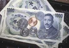 Японец оставил в туалете 130 тысяч долларов пострадавшим от стихии