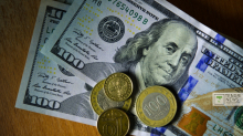 Официальный курс доллара вырос почти на 2 тенге