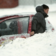 Полсотни автомобилей встали на трассе в ВКО из-за снежного заноса