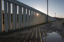 Трамп утвердил строительство еще 185 км стены на границе с Мексикой