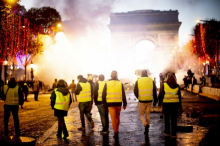 Франция потеряла 2 миллиарда евро от погромов "желтых жилетов"