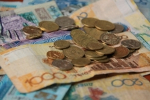 Больше всего денежных переводов в Россию делают казахстанцы - СМИ