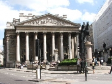 Аналитики: Банк Англии уничтожит «последние остатки» авторитета, подняв процентные ставки