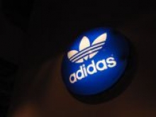 Adidas возобновит производство в Германии, кроссовки будут шить роботы