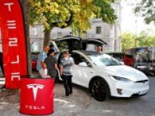 Tesla отзывает около 53 тыс. машин из-за возможных проблем с тормозами