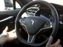 Tesla отозвала более 14 тысяч авто из-за подушки безопасности
