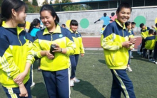 В Китае ввели "умную" школьную форму