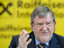 Глава Raiffeisen Bank подал в отставку после публикаций в СМИ о покупке им 3 квартир через офшоры