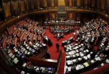 В Италии сенаторы согласились урезать свои полномочия