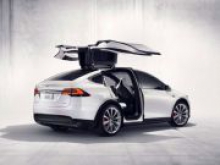Поступила в продажу самая дешевая версия кроссовера Tesla Model X