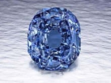 Крупнейший в мире голубой бриллиант продан за 23,8 млн долларов