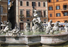 В Риме на 1500 евро оштрафовали туриста, собиравшего монеты в фонтане