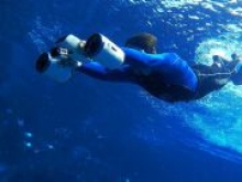Появился самый маленький в мире подводный скутер, который помещается в рюкзак