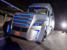 Разработчики показали первый частично самоуправляемый грузовик, который может использоваться на трас