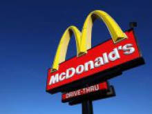 Прибыль McDonald's за год упала на 5%