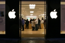 Apple расследует жалобы о быстрой разрядке iPhone 4S